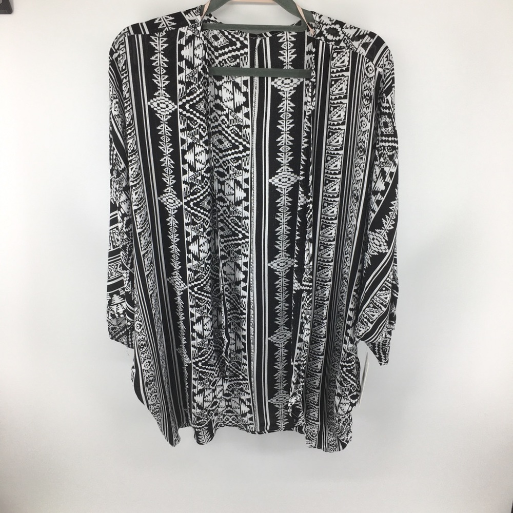 KAII Black & White Kimono NWT